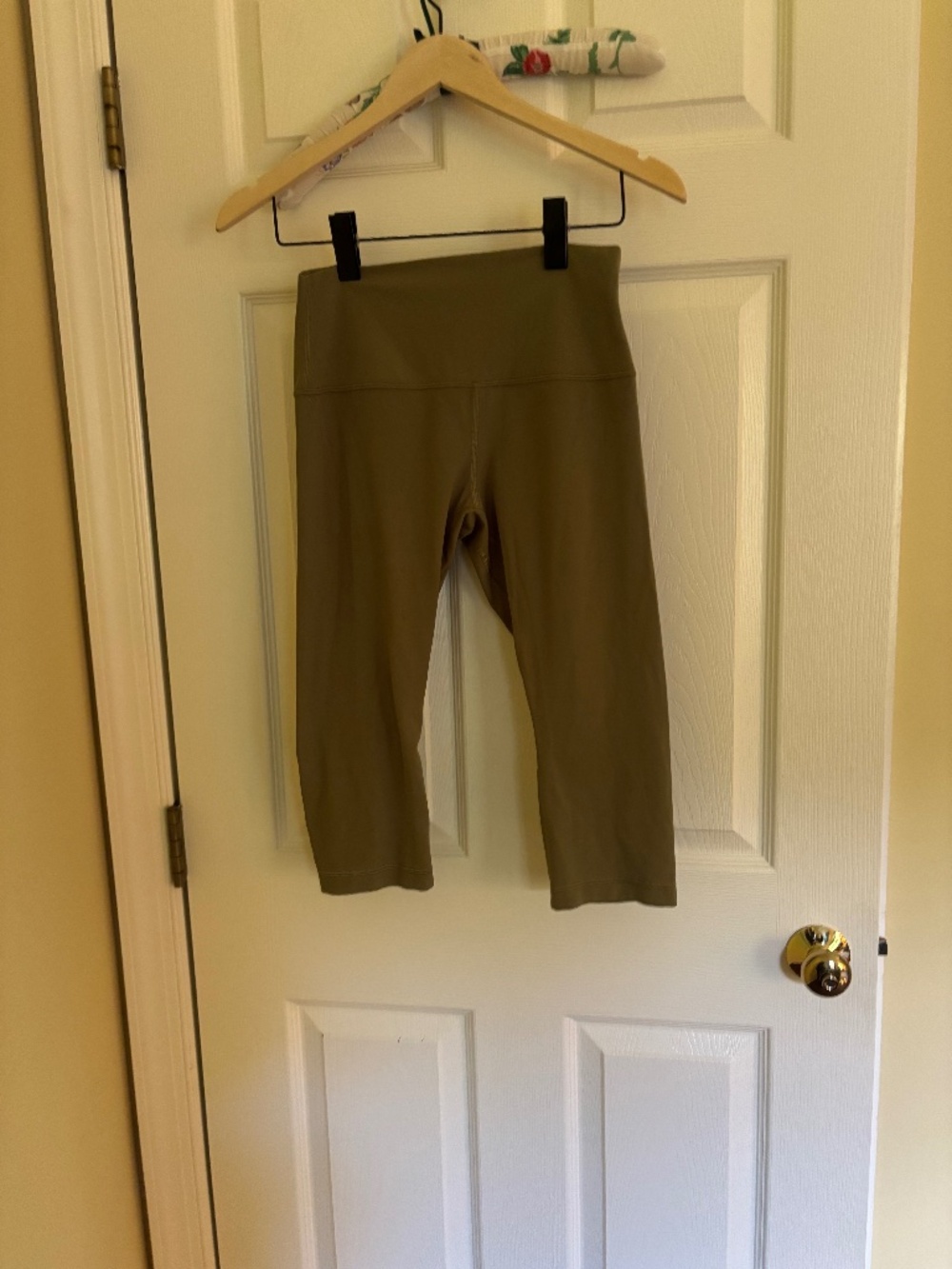 Lululemon Cropped (knee length) capri align leggings